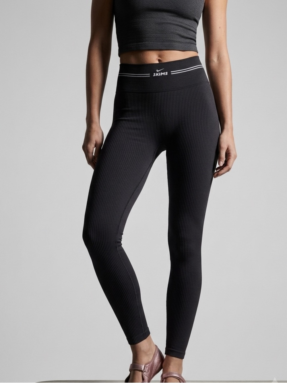 BNWT Nike x SKIMS Ribbed Seamless High-Waisted 26" Leggings Obsidian M - Picture 3 of 7